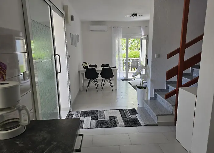 Benda Apartment Pag Town