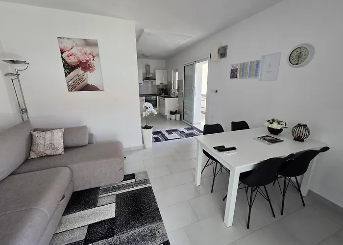 Apartment Benda Pag Town